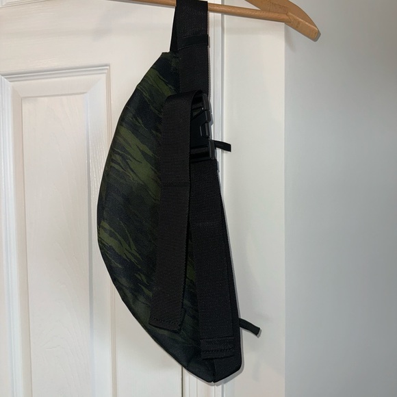 Nike Belt Bag - Picture 4 of 4